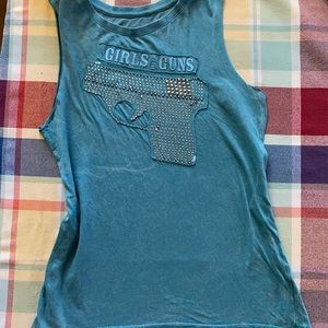 Girls with guns tee small